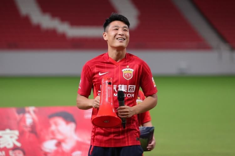 萧初然正好今天休息，闲来无聊，便道：叶辰，我也跟着去看看。